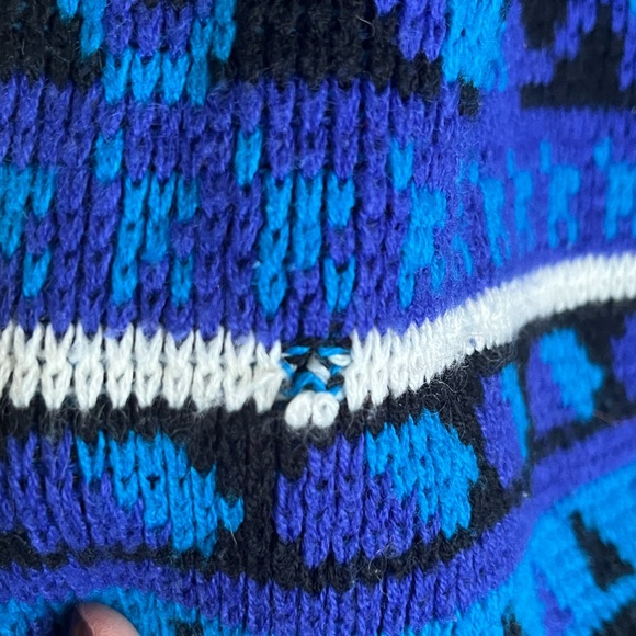 Vintage Patterned Sweater - Picture 5 of 5